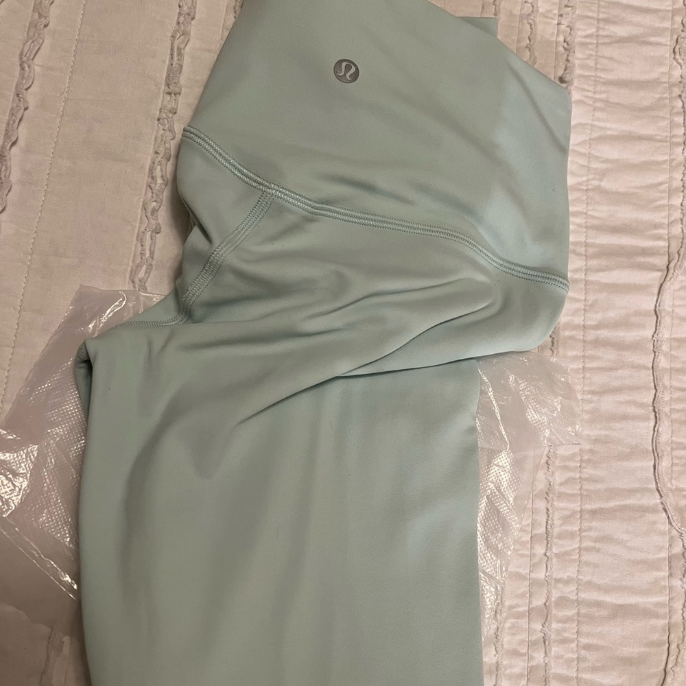 NWT - they are too long for me. Size 4 & 25”